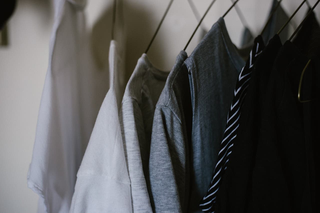 LOOK FOR TRANS-SEASONAL CLOTHES
