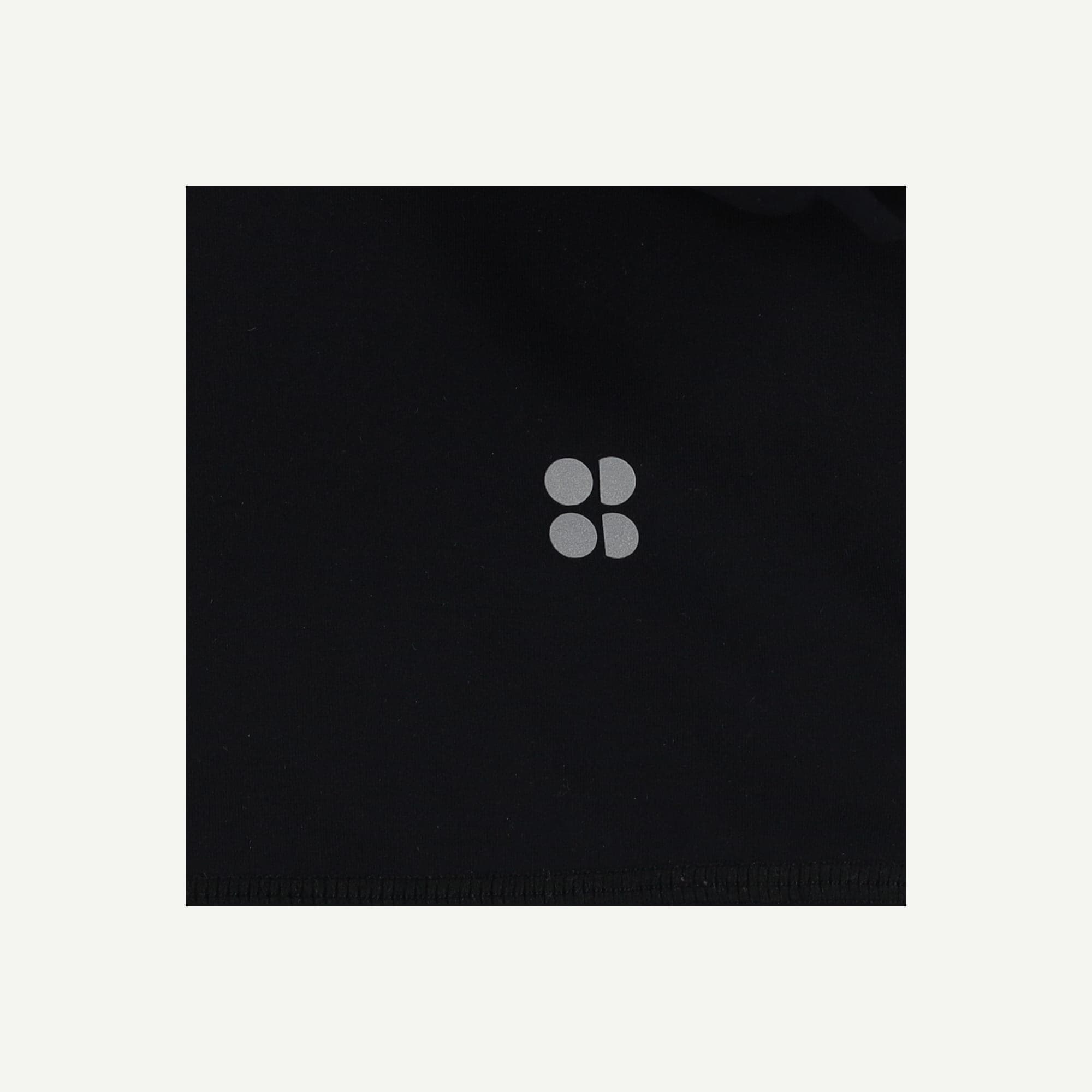 R-7O7905O2YM-R05.jpg