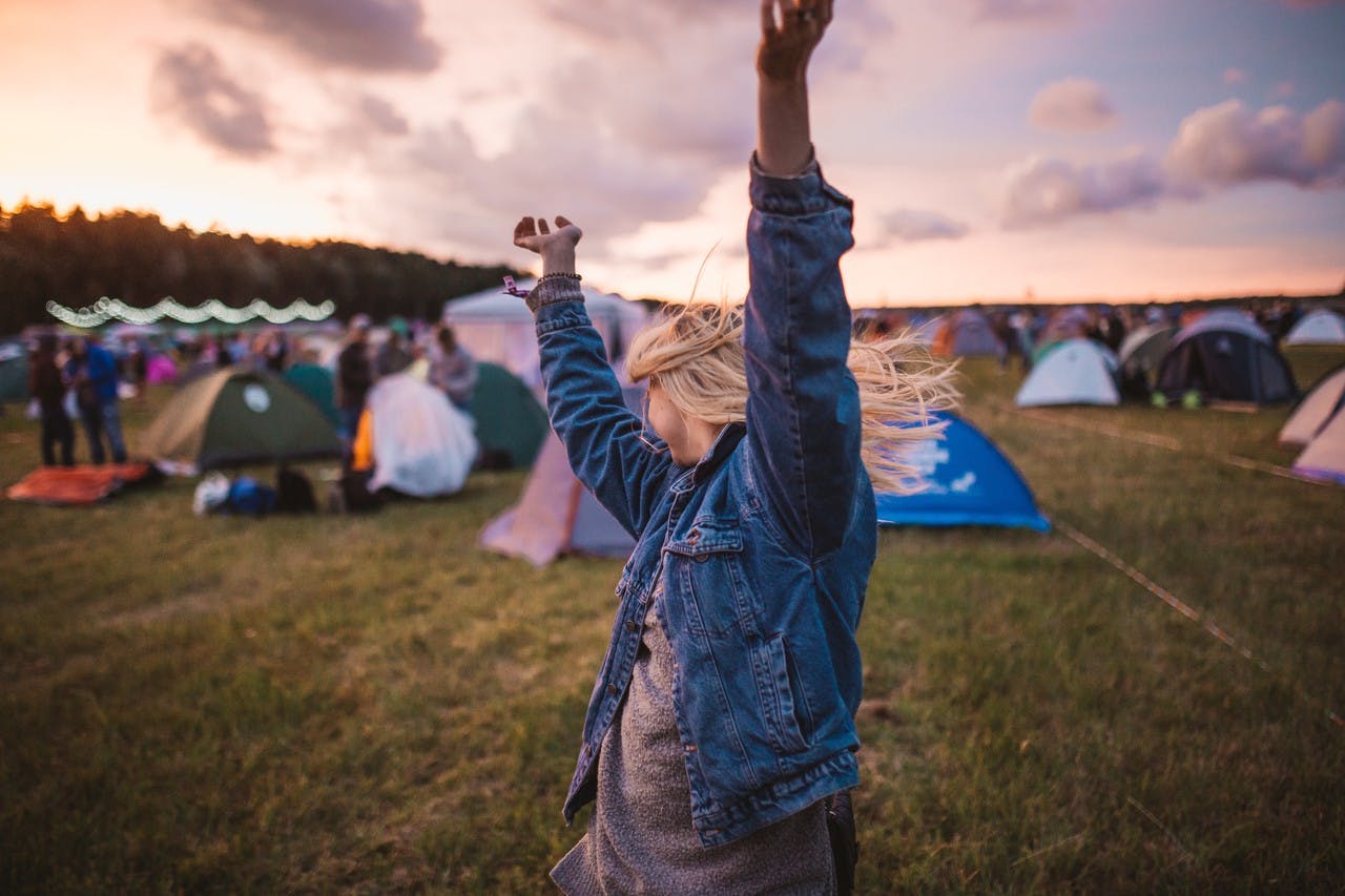 Easy ways to dress more sustainably at a festival